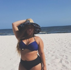 roadtrip-2-neptune:  6 reasons to hire me as a curvy model