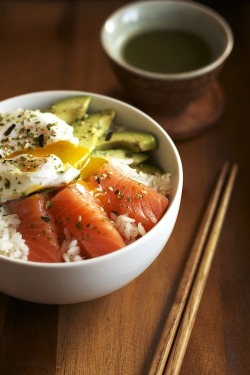 in-my-mouth:  Salmon Sashimi Rice Bowl