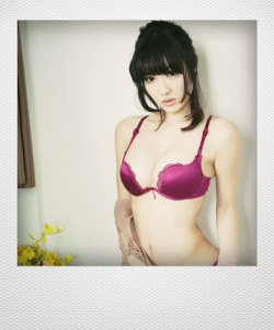 polaroid-girl-blog:    今野杏南 Konno Anna Polaroid   