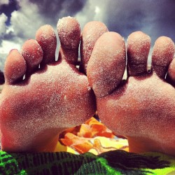 solecityusa:  Sand on my toes (cutefeetl22)