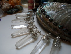 bekkathyst:  Quartz crystal pendants, for บ, here. 