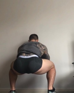 mensbuttsandass:Chris Hatton