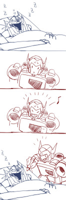 frenzysymphony:MTMTE blaster/TFP soundwaveBlaster has a treat