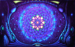 psychedelicmoonfaerie:  Mandala under blacklight ~ TomLenz 