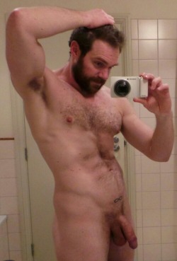 exposeddaddies:  Hot daddy selfie! 