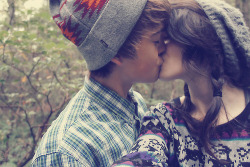 Beanie Kiss | via Tumblr en We Heart It. http://weheartit.com/entry/69158998/via/RosesandSweets