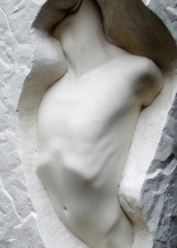 ninovudu:  dada4you:  “I saw the angel in the marble and carved