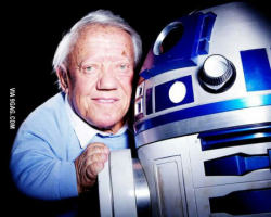 ragecomics4you:  So Kenny Baker died today, the guy who controlled