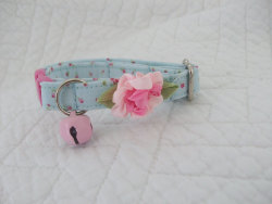 cattoysandgear:  Shabby Chic Cat Collar Blue with Baby Rose Buds