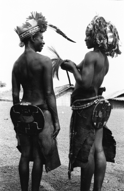 a&ndash;fri&ndash;ca:  Mangbetu women’s clothing, Medje village, Congo (now Democratic Republic of Congo), 1970 - Photo by Eliot Elisofon “The photograph depicts woman wearing traditional barkcloth ‘negbe’. The main item of women’s clothing