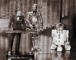 humanoidhistory:  Mark Hamill, Anthony Daniels, and the remote