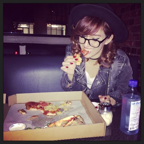 GUYS I finally tried pizza with ranch dressing it’s a fucking game changer thanks @yayaladisco