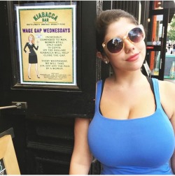 funbaggery:  New York gets an eyeful of Emily’s magnificent