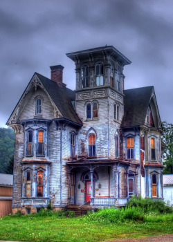 steampunktendencies:  “Second Empire Home” The Historic