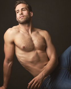 dutchhairygaylover:  🐻   https://dutchhairygaylover.tumblr.com