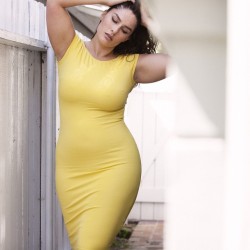 ilovebeingcurvy:  makingitcurvy:  Curves baby!  