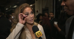 thats-tea:  Gina Rodriguez’s aunt, Jennifer Lopez Cries as