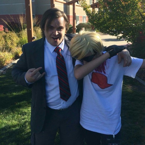 killmecosplay:  So yeah this happenedâ€¦ gotta love cons man  I don’t care what any of you say this is meme worthy.