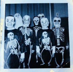 fifties-sixties-everyday-life:  Halloween, 1961.