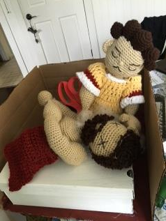 wizardbones:  my younger cousin crocheted judith beheading holofernes