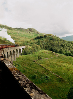 vintage-image:  The Jacobite steam train going over the Glenfinnan
