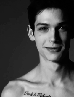 cuteguyss:  Follow Danielhttp://danielzrotfl.tumblr.com