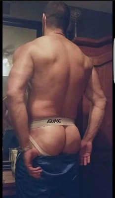 CLICK HERE TO ENTER TO WIN 躔 OF JOCKSTRAPS FROM THE JOCKSTRAP