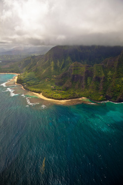 givncvrlos:  Na Pali coast, Kauai from above 11 