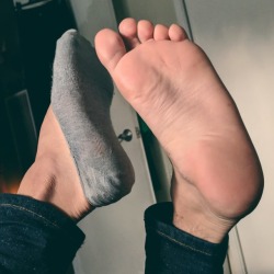 barefootbro22:  gaymerfeet:  Send all your submissions! I want