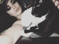 theantidivaoftomorrow:  realpaigewwe: Cuddles with my jovi.Can’t