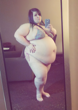 ssbbwkiyomi:  #ssbbw #feedee #hugebelly #ssbbwporn #bbwporn #bbwbikini