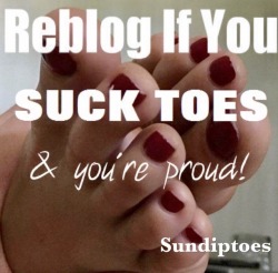 riverrat51: sundiptoes:  350  I love sucking on women’s toes