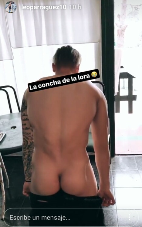 chilenodesnudo:  Futbolista Leo Parraguez !! como le gusta mostrarse emn instagram !!! y que pedazo de poronga que tiene !!!