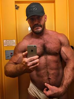 seanthebull:  Leaning up for Miami New Years week.  #gay #gaymiami