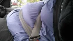 The seatbelt fits perfectly between my fat rolls when i use an