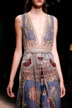 vogue-is-viral:  Valentino Spring/Summer 2015 RTW 