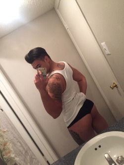 jcakezz:  Trying to figure out what to wear for Daddy tonight