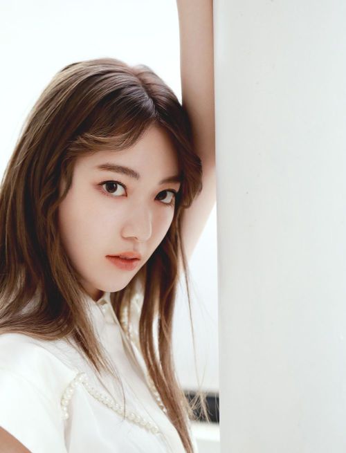 soimort48:  VOGUE GIRL「私らしく輝ける居場所を求めて。宮脇咲良が見つめる、挑戦の先にある新しい景色。」