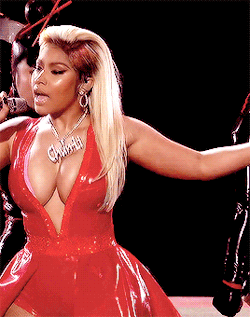nickisxminaj:   Nicki Minaj performing ‘Rich Sex’ at the