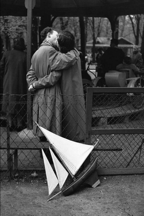 Édouard Boubat, Jardin du Luxembourg, Paris, 1956 Nudes &