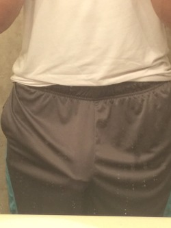 marriedjock8:  Bout to go for a jog…u think anyone will notice??