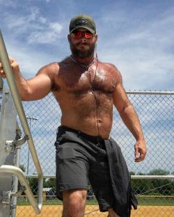 thickbear475:  jimbibearfan:  what a Bull…  BUILT~! 