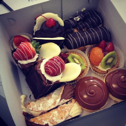 thecakebar:  okay, can you pass me the eclair then?… oh and