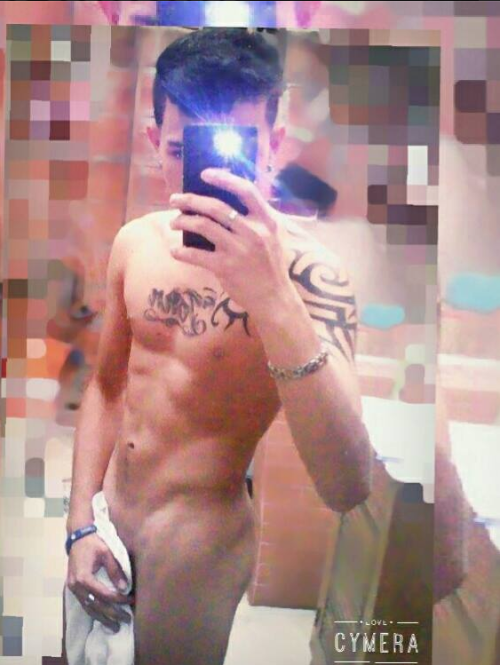 gaychilegay:  III parte de Sebastián, 22 años, es de Maipú, Santiago, Chile.Imagenes obtenidas de Internet o enviada al correo electrónico que sale en el avatar o son publicada por los mismos usuarios que se sacan fotos por ejemplo: Facebook, tumblr,