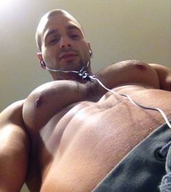 milkmybigmantits:   