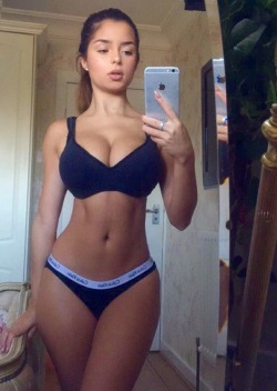 tommy-speed:  Demi Rose Mawby 