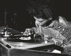 twixnmix:    DJ Basquiat on the turntables at AREA nightclub.Photos