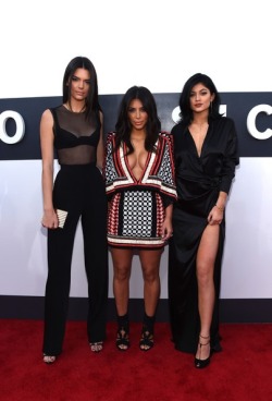 theclassyissue:  Kendall, kim & kylie at VMA’s 