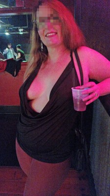 guinnessguzzler:  ‘Hanging out’ at the bar again…