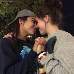 lesbian-fuck-goals:  cute teenagers~! 😍❤